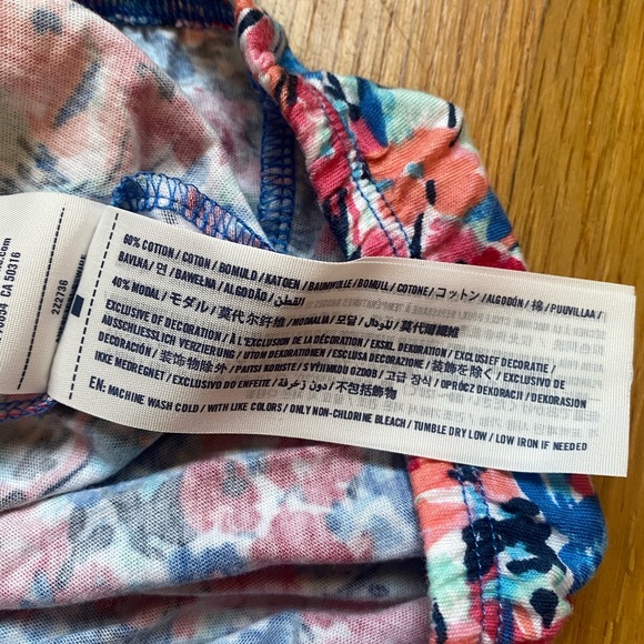 Abercrombie Kids Ruffle Off-the-Shoulder Crop Top in Blue Floral - Picture 8 of 9